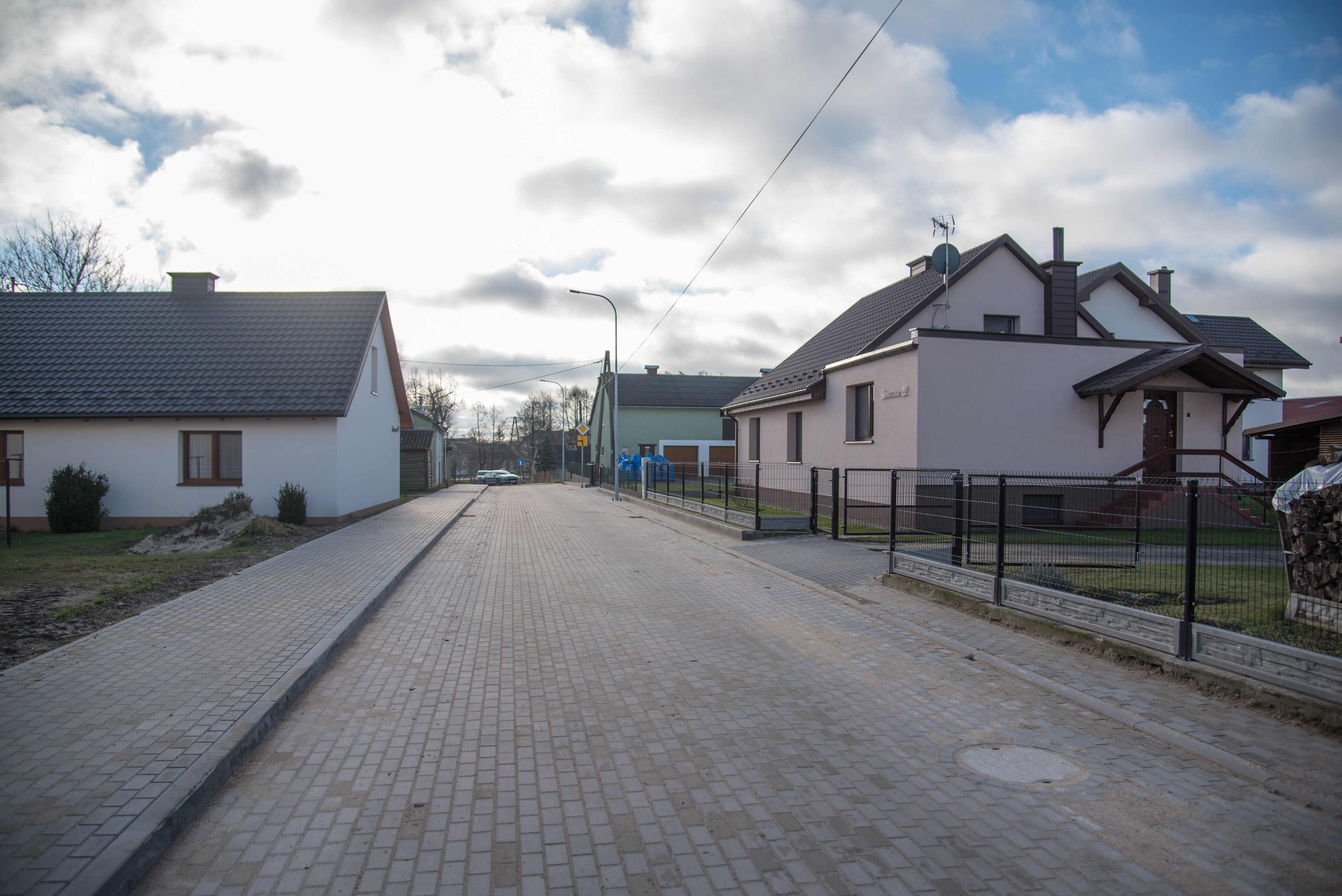 BUDOWA ULIC SŁONECZNEJ I MARII LUDWIKI W LEŚNIE – TRWAJĄ PRACE ODBIOROWE