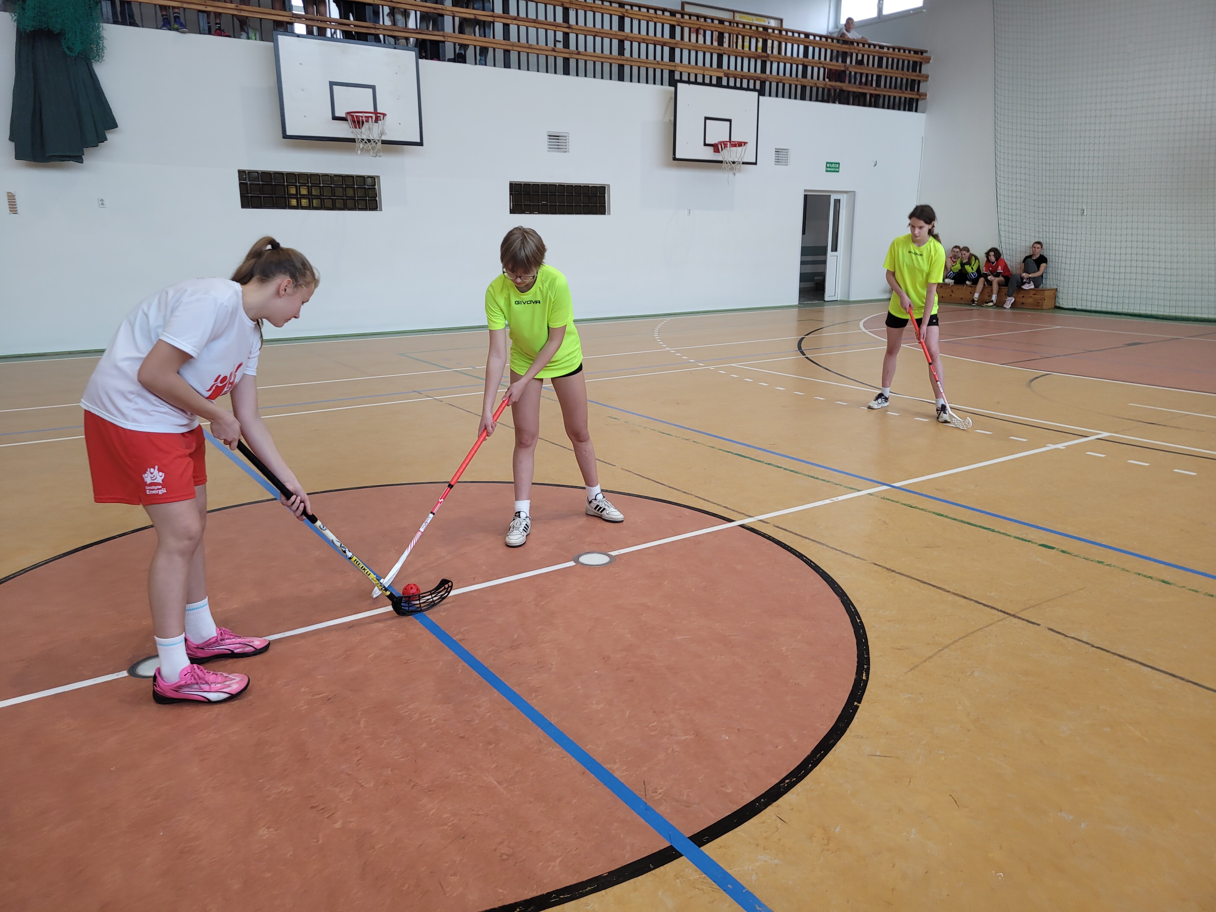 SP NR 1 W BRUSACH: Gminne Igrzyska Młodzieży Szkolnej w unihokeju dziewcząt