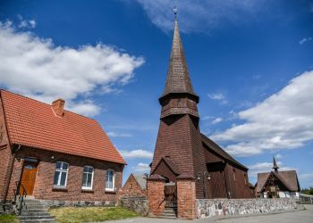 ZABYTKOWY KOŚCIÓŁ W LEŚNIE W NOWEJ ODSŁONIE – WARTO ZOBACZYĆ