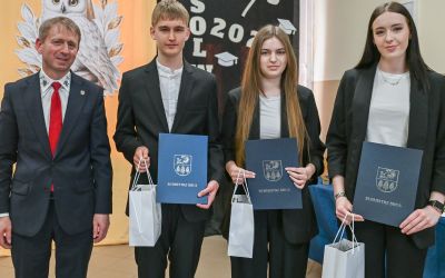 BURMISTRZ BRUS POGRATULOWAŁ MATURZYSTOM KLO