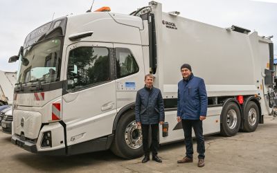 NOWA ŚMIECIARKA JUŻ NA STANIE ZAKŁADU GOSPODARKI KOMUNALNEJ W BRUSACH