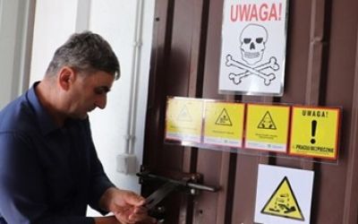 KRUS INFORMUJE: Ostrożnie z chemią w gospodarstwie rolnym - zasady bezpiecznej pracy  ze środkami ochrony roślin