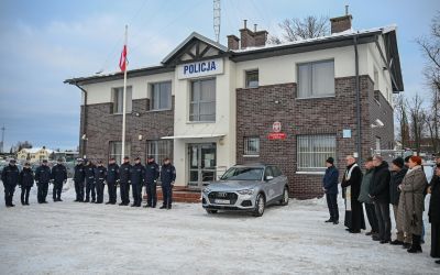 NOWY ROZDZIAŁ W HISTORII POLICJI W BRUSACH - KOMISARIAT, NOWY KOMENDANT I NOWY RADIOWÓZ