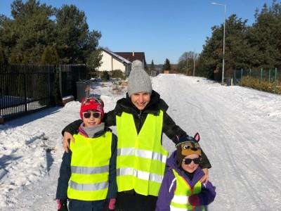 Izabela Wiśniewska dyrygentka Chóru Sereno z dziećmi Julką i Wojtkiem