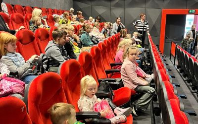 SP CZAPIEWICE:Wyjazd uczniów Szkoły Podstawowej w Czapiewicach do Chojnic na  „ Teatr Cieni Baśni Andersena”