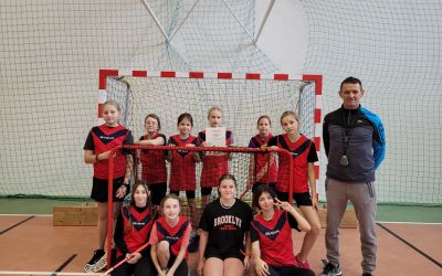 SZKOŁA PODSTAWOWA NR 1 W BRUSACH: Gminne Igrzyska Dzieci w unihokeju dziewcząt