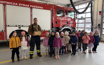 PRZEDSZKOLE NR 1 W BRUSACH: Grupa "Muchomorki" z wizytą w Ochotniej Straży Pożarnej w Brusach