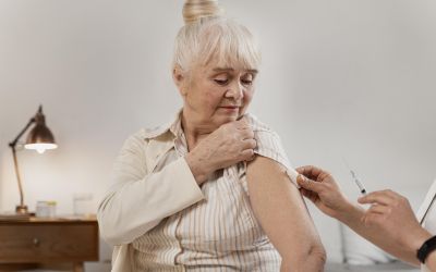 BEZPŁATNE SZCZPIENIA PRZECIWKO KRZTUŚCOWI DLA OSÓB POWYŻEJ 65. ROKU ŻYCIA