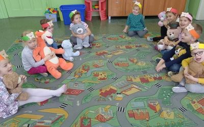 SP LEŚNO: DZIEŃ PLUSZOWEGO MISIA W PRZYMUSZEWIE
