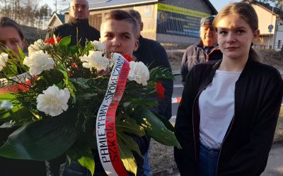 SP LUBNIA: 78. rocznica bitwy pod Męcikałem – hołd poległym partyzantom Tajnej Organizacji Wojskowej „Gryf Pomorski”