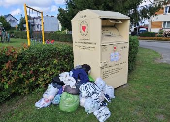 ODDAWANIE UŻYWANEJ ODZIEŻY I TEKSTYLIÓW