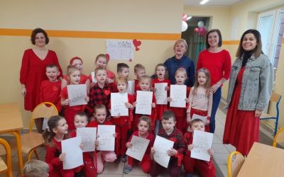 SP LUBNIA: „Przez książkę do serca” – Walentynki w SP w Lubni