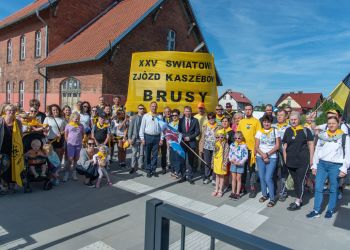 BRUSZANIE BIORĄ UDZIAŁ W XXV ŚWIATOWYM ZJEŹDZIE KASZUBÓW. WSPOMINAJĄ JÓZEFA CHEŁMOWSKIEGO.