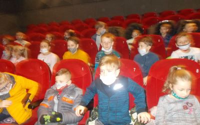SP Lubnia: Wyjazd na przedstawienie teatralne pt. "Jaś i Małgosia" - SP Lubnia