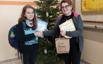 SP Lubnia: „POETYCKIE PODRÓŻE PO KASZUBACH” – wyróżnienie dla uczennicy z SP w Lubni