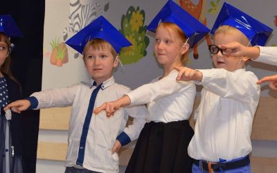 SP BRUSY NR 1: Pasowanie uczniów klas zerowych w Szkole Podstawowej  nr 1 im Jana Pawła II w Brusach