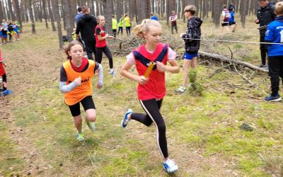 SP NR 1 BRUSY: Gminne Igrzyska Dzieci w sztafetowych biegach przełajowych dziewcząt