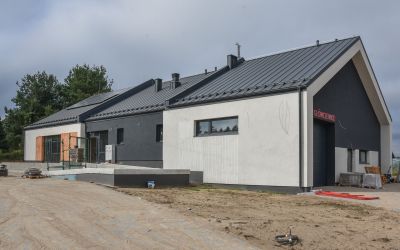 BUDOWA ŚWIETLICY WIEJSKIEJ Z REMIZĄ W GŁÓWCZEWICACH – PRACE NA UKOŃCZENIU