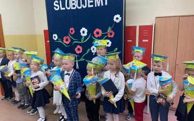 SP LUBNIA: Ślubowanie uczniów klas pierwszych- SP im. TOW "Gryf Pomorski" w Lubni